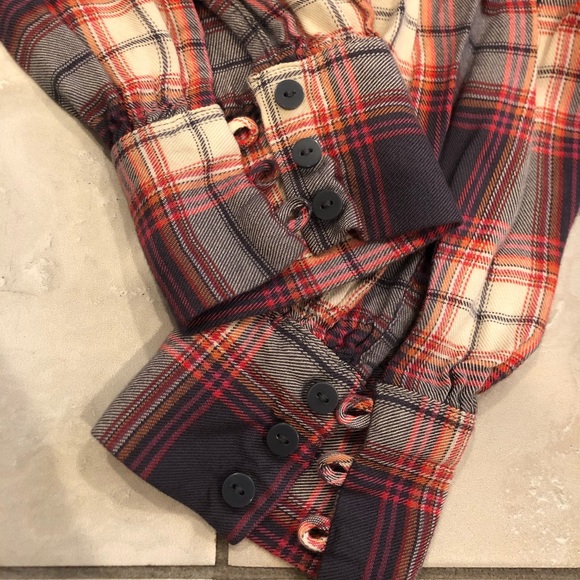 🍓Ruffled plaid top🍓 - Picture 9 of 14